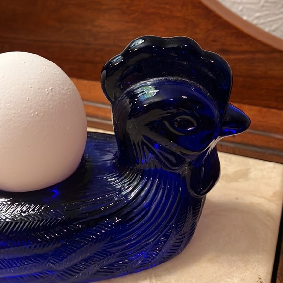 Very Beautiful Cobalt Blue nesting chicken holds 2 eggs. Unique item never seen - Picture 2 of 9